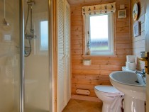 The Buoys lodge bathroom