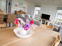 Granary Lodge living / dining area