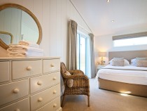 Barley Lodge super king master bedroom